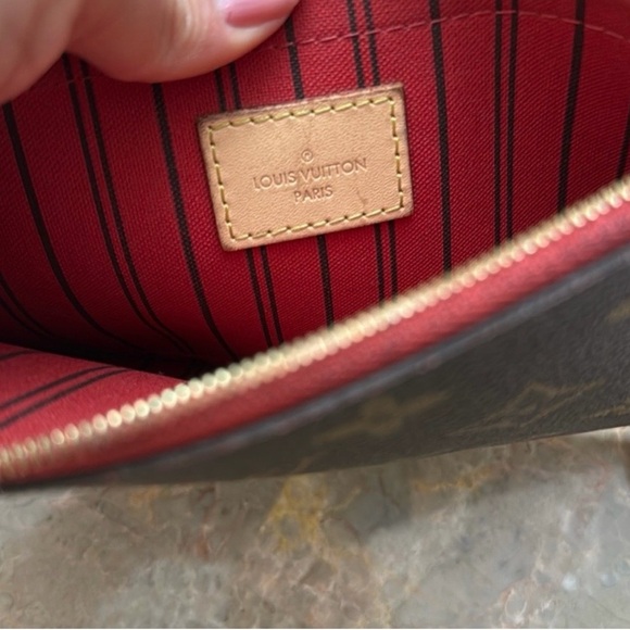 FINAL PRICE DROP!!! Authentic Louis Vuitton Monogram Wristlet - Picture 10 of 11
